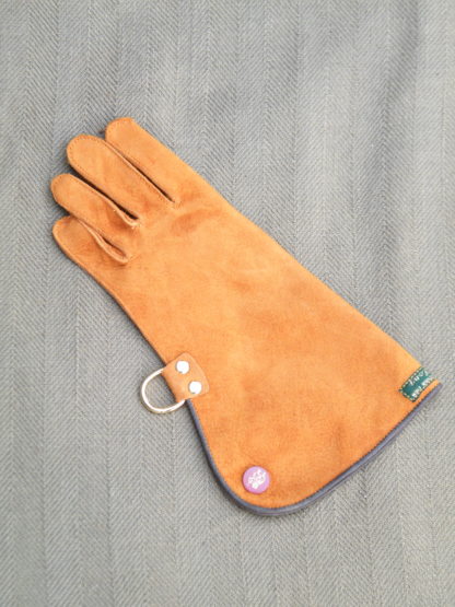 Child's Glove - Image 3